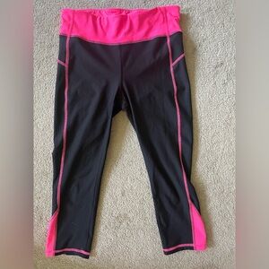 Xersion black and pink capris